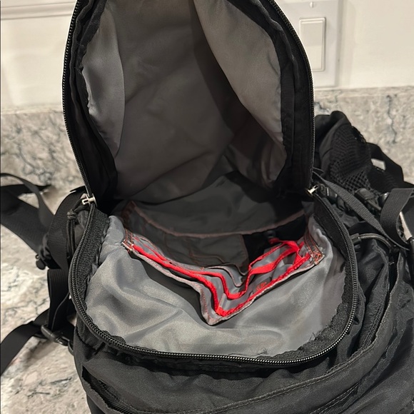 The North Face Black Men's Backpack - Picture 6 of 7